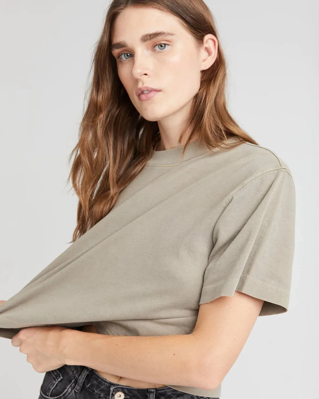 RELAXED SHORT SLEEVE CROP TEE WARM GREY
